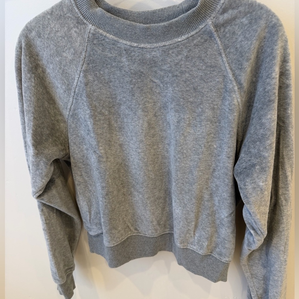 Universal Thread Heather Gray Crewneck Sweatshirt